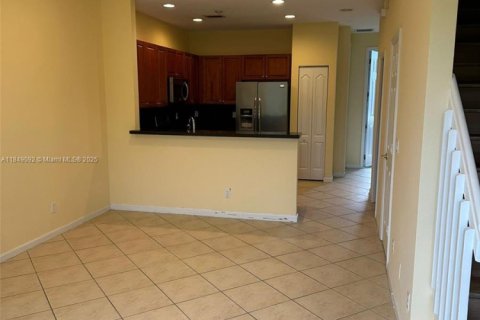 Townhouse in Lauderhill, Florida 2 bedrooms, 117.15 sq.m. № 1850761 - photo 15