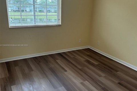 Townhouse in Lauderhill, Florida 2 bedrooms, 117.15 sq.m. № 1850761 - photo 7
