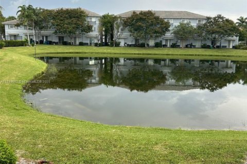 Townhouse in Lauderhill, Florida 2 bedrooms, 117.15 sq.m. № 1850761 - photo 13
