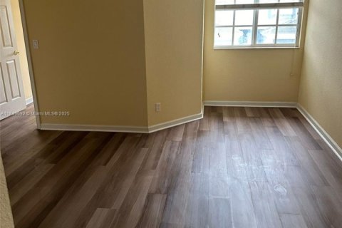 Townhouse in Lauderhill, Florida 2 bedrooms, 117.15 sq.m. № 1850761 - photo 11