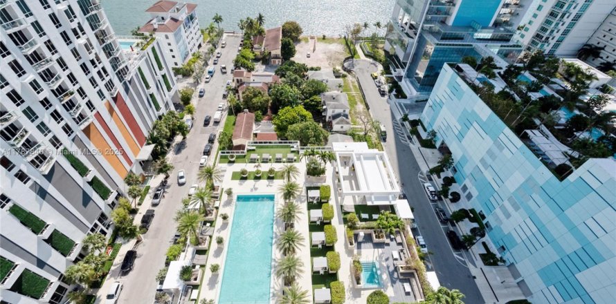 Condominio en Miami, Florida, 3 dormitorios № 1704406