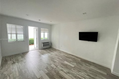 Снять в аренду кондоминиум в Майами-Бич, Флорида 36.23м2, № 1988814 - фото 3