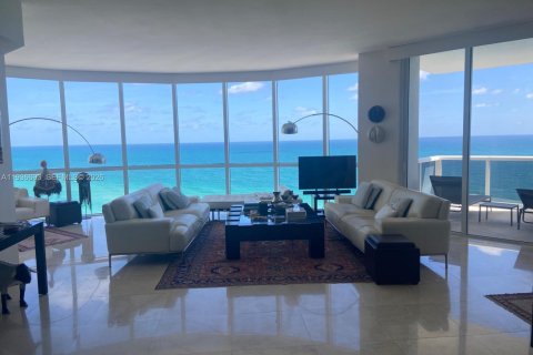 Condo in Sunny Isles Beach, Florida, 3 bedrooms  № 1996231