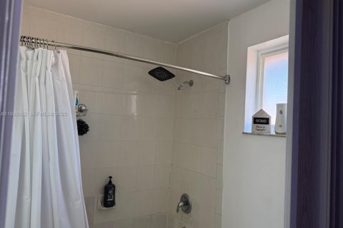 Copropriété à louer à Miami, Floride: 2 chambres, 94.76 m2 № 1994485 - photo 13