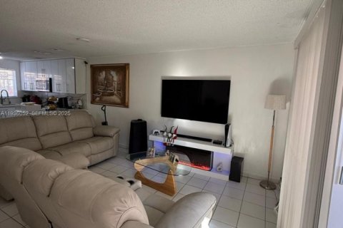 Copropriété à louer à Miami, Floride: 2 chambres, 94.76 m2 № 1994485 - photo 3