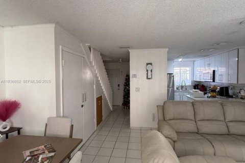 Copropriété à louer à Miami, Floride: 2 chambres, 94.76 m2 № 1994485 - photo 4