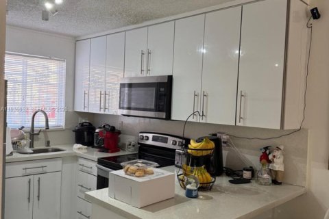 Copropriété à louer à Miami, Floride: 2 chambres, 94.76 m2 № 1994485 - photo 8