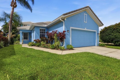 House in Port Charlotte, Florida 3 bedrooms, 195.56 sq.m. № 2284734