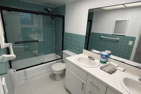 Condo in North Miami, Florida, 1 bedroom  № 1939339 - photo 15