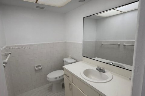 Condo in North Miami, Florida, 1 bedroom  № 1939339 - photo 16