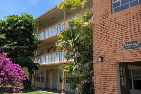 Condo in North Miami, Florida, 1 bedroom  № 1939339 - photo 27