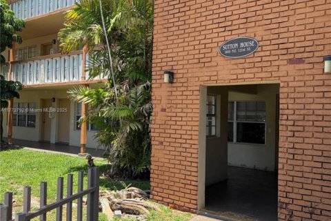 Condo in North Miami, Florida, 1 bedroom  № 1939339 - photo 29