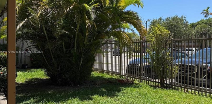 Condo in North Miami, Florida, 1 bedroom № 1939339