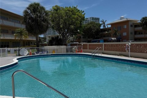 Condo in North Miami, Florida, 1 bedroom  № 1939339 - photo 9