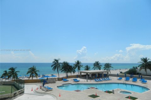 Copropriété à vendre à Sunny Isles Beach, Floride: 2 chambres, 147.71 m2 № 1934250 - photo 3