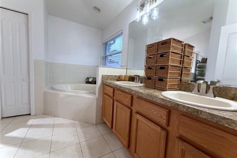 House in Wesley Chapel, Florida 4 bedrooms, 172.98 sq.m. № 2394144 - photo 15