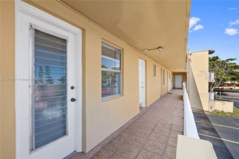 Copropriété à louer à Miami, Floride: 1 chambre, 76.64 m2 № 1971743 - photo 30