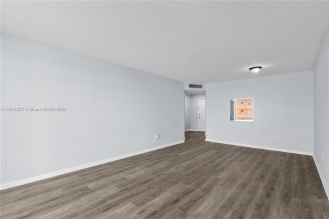 Copropriété à louer à Miami, Floride: 1 chambre, 76.64 m2 № 1971743 - photo 25