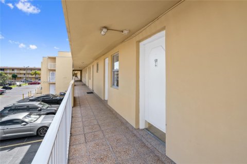 Copropriété à louer à Miami, Floride: 1 chambre, 76.64 m2 № 1971743 - photo 29