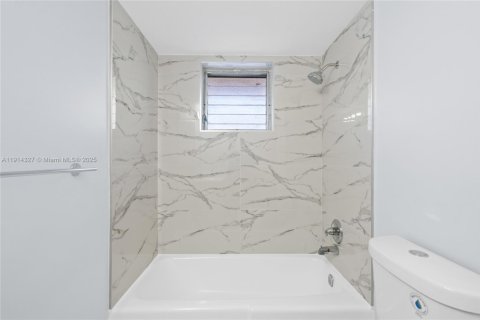 Copropriété à louer à Miami, Floride: 1 chambre, 76.64 m2 № 1971743 - photo 15