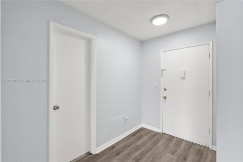 Copropriété à louer à Miami, Floride: 1 chambre, 76.64 m2 № 1971743 - photo 28