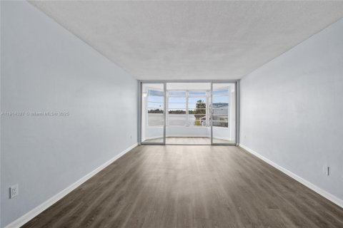 Copropriété à louer à Miami, Floride: 1 chambre, 76.64 m2 № 1971743 - photo 3