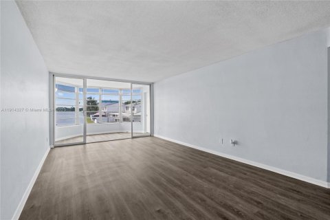 Copropriété à louer à Miami, Floride: 1 chambre, 76.64 m2 № 1971743 - photo 2