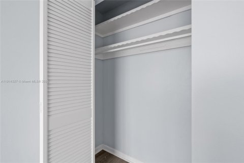 Copropriété à louer à Miami, Floride: 1 chambre, 76.64 m2 № 1971743 - photo 10