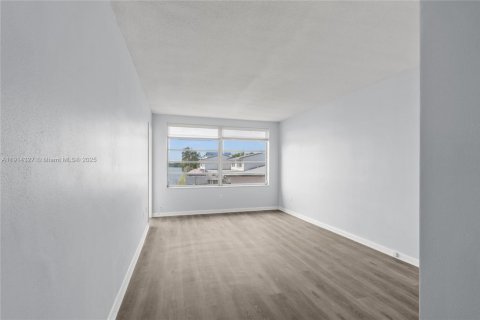 Copropriété à louer à Miami, Floride: 1 chambre, 76.64 m2 № 1971743 - photo 12