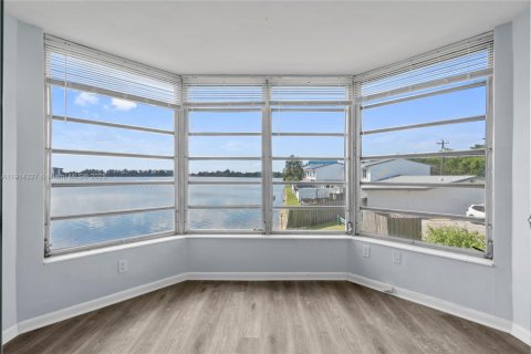 Copropriété à louer à Miami, Floride: 1 chambre, 76.64 m2 № 1971743 - photo 1