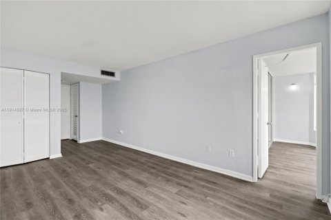Copropriété à louer à Miami, Floride: 1 chambre, 76.64 m2 № 1971743 - photo 13