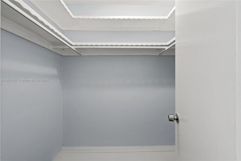 Copropriété à louer à Miami, Floride: 1 chambre, 76.64 m2 № 1971743 - photo 11