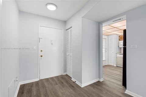 Copropriété à louer à Miami, Floride: 1 chambre, 76.64 m2 № 1971743 - photo 26