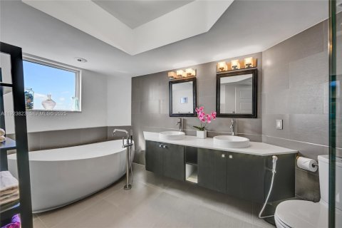 Condo in Sunny Isles Beach, Florida, 3 bedrooms  № 2053095 - photo 22