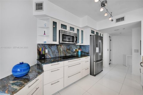 Condo in Sunny Isles Beach, Florida, 3 bedrooms  № 2053095 - photo 11