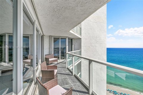 Condo in Sunny Isles Beach, Florida, 3 bedrooms  № 2053095 - photo 25
