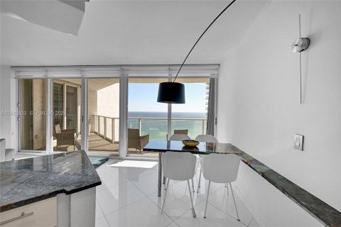 Condo in Sunny Isles Beach, Florida, 3 bedrooms  № 2053095 - photo 9