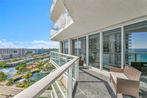 Condo in Sunny Isles Beach, Florida, 3 bedrooms  № 2053095 - photo 15