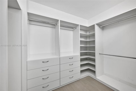 Condo in Sunny Isles Beach, Florida, 3 bedrooms  № 2053095 - photo 21