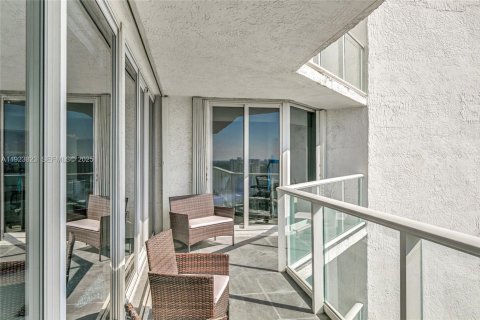 Condo in Sunny Isles Beach, Florida, 3 bedrooms  № 2053095 - photo 17