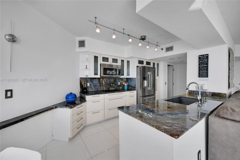 Condo in Sunny Isles Beach, Florida, 3 bedrooms  № 2053095 - photo 7