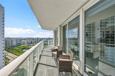 Condo in Sunny Isles Beach, Florida, 3 bedrooms  № 2053095 - photo 16