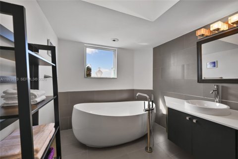 Condo in Sunny Isles Beach, Florida, 3 bedrooms  № 2053095 - photo 23