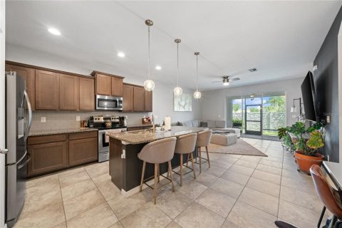 Touwnhouse à vendre à Sarasota, Floride: 3 chambres, 160.16 m2 № 2341569 - photo 5