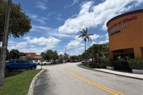 Immobilier commercial à vendre à Miami, Floride № 2170007 - photo 4