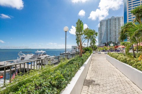 Condo in Miami, Florida, 2 bedrooms  № 1764136 - photo 17