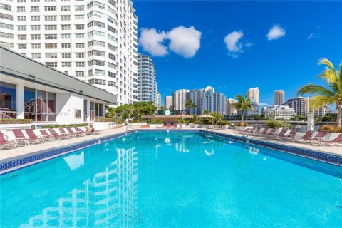 Condo in Miami, Florida, 2 bedrooms  № 1764136 - photo 12