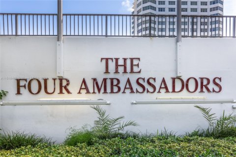 Condo in Miami, Florida, 2 bedrooms  № 1764136 - photo 14