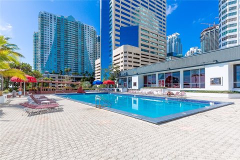 Condo in Miami, Florida, 2 bedrooms  № 1764136 - photo 1