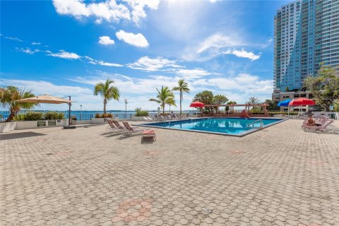 Condo in Miami, Florida, 2 bedrooms  № 1764136 - photo 7